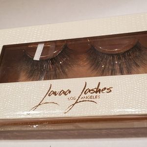 Lavaa Lashes in Charm